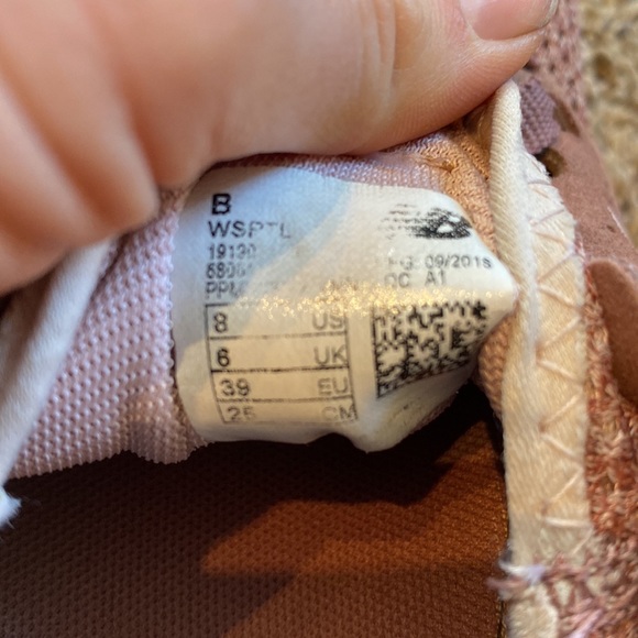 New Balance Trainer/casual shoe, size 8, mauve color - Picture 4 of 7